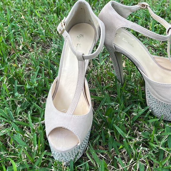 Eye Candy Platform Heels - Picture 3 of 7